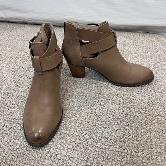 VIONIC Rory Leather Buckle Strap Ankle Booties Boots Tan Women Size 7.5 322RORY, - Picture 4 of 16